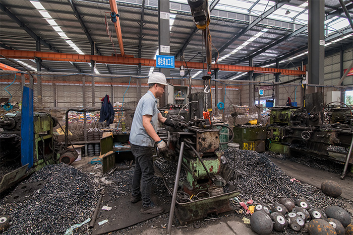 白银网架配件-螺栓球加工车间