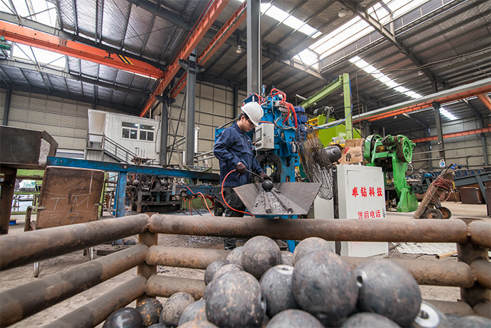 白银网架配件-螺栓球加工车间